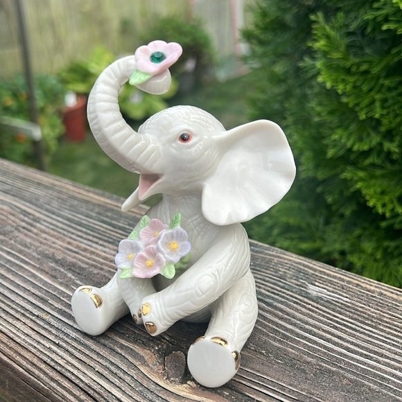 Lenox  Jewels Collection Sitting Elephant  With Flowers Figurine blue - Picture 2 of 5